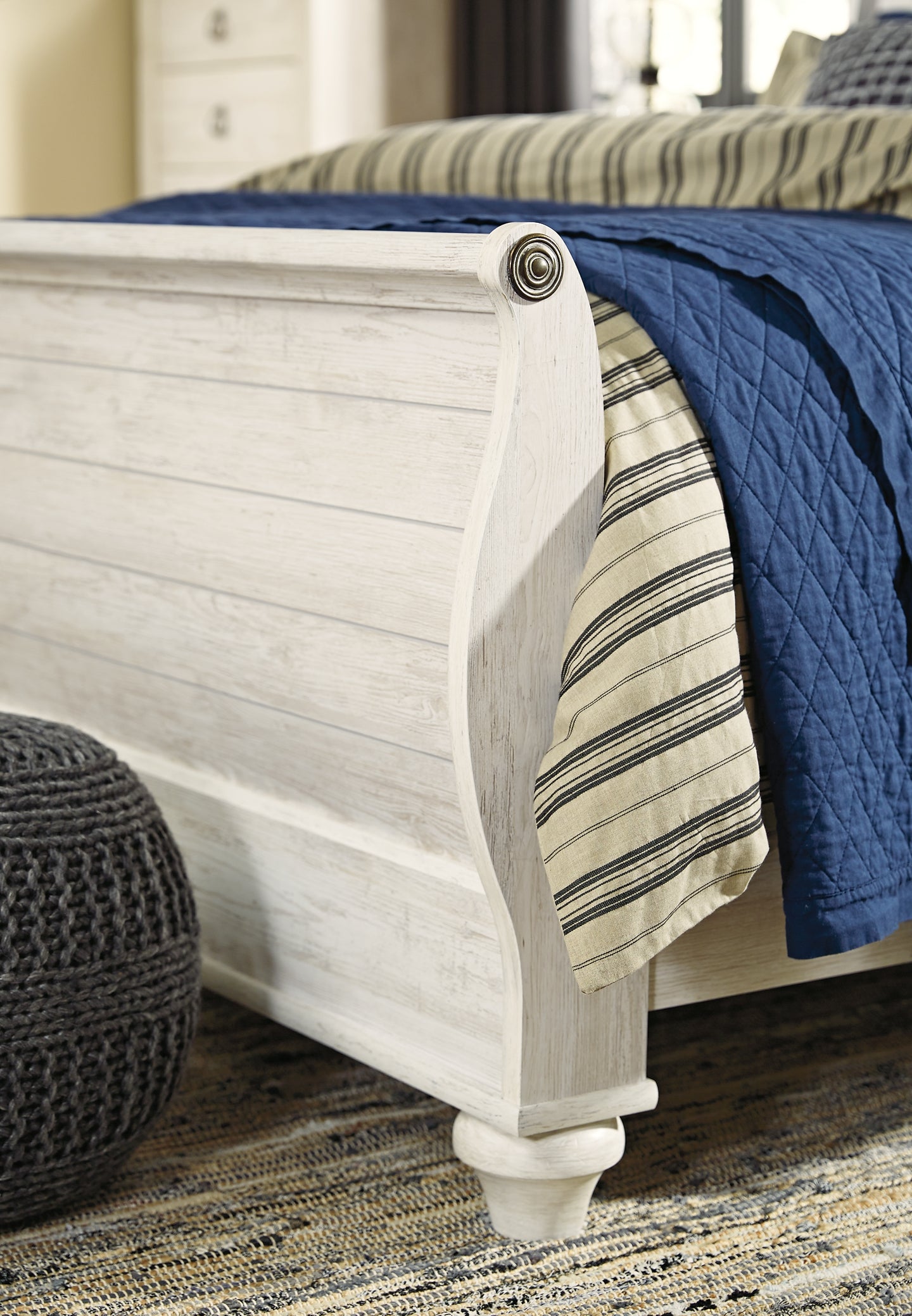 Willowton Sleigh Bed With Mirrored Dresser, Chest And Nightstand