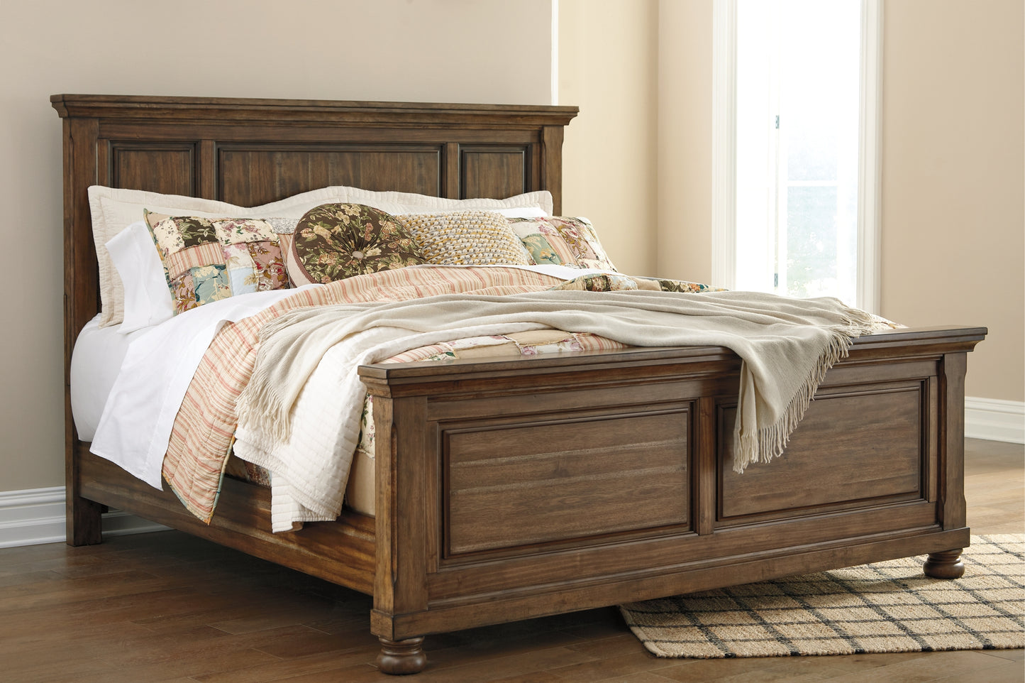 Flynnter Panel Bed With Mirrored Dresser
