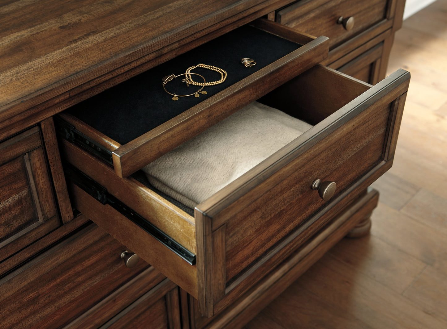 Flynnter Panel Bed With Mirrored Dresser, Chest And Nightstand