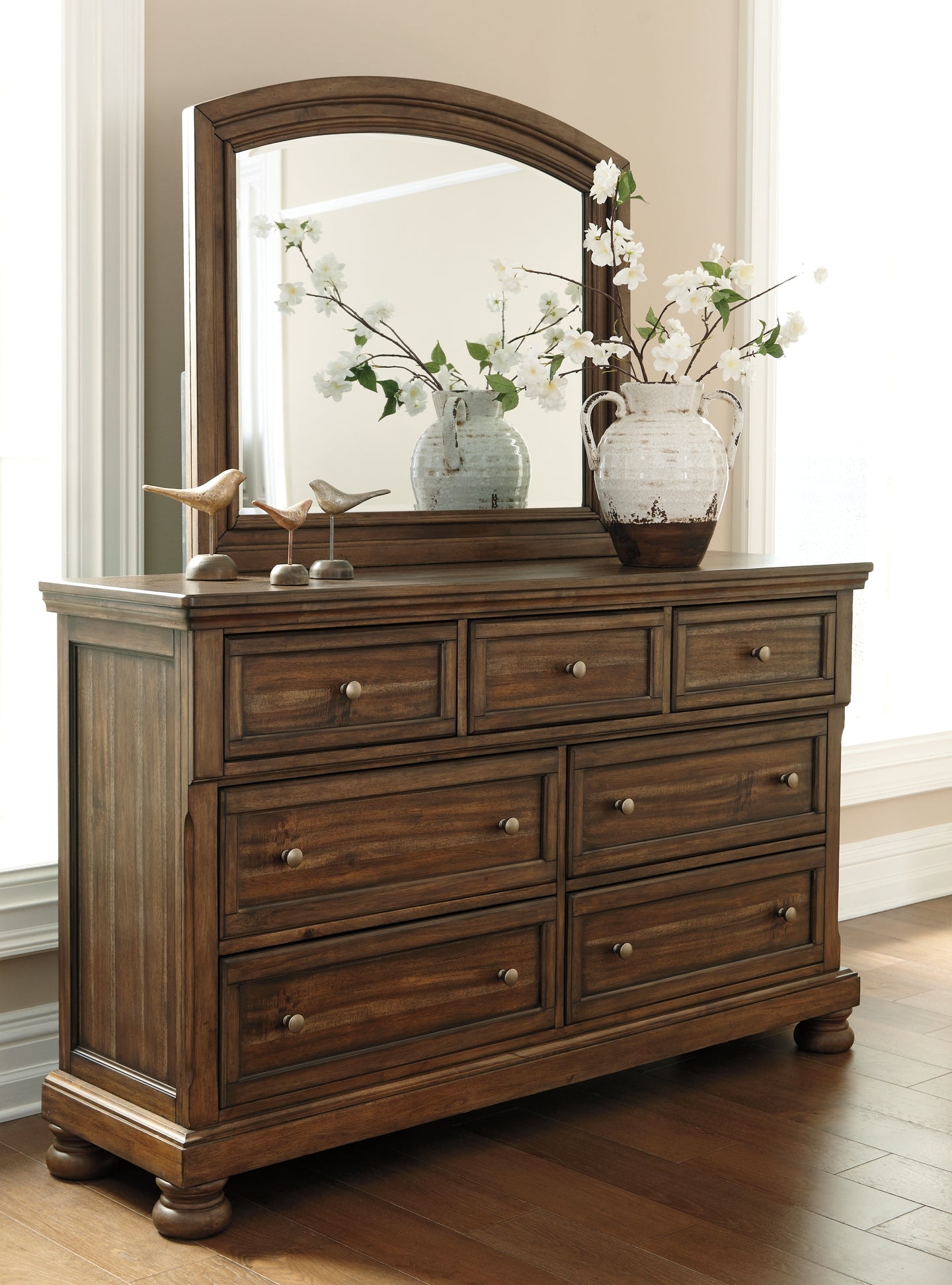 Flynnter Sleigh Bed With 2 Storage Drawers With Mirrored Dresser And Chest