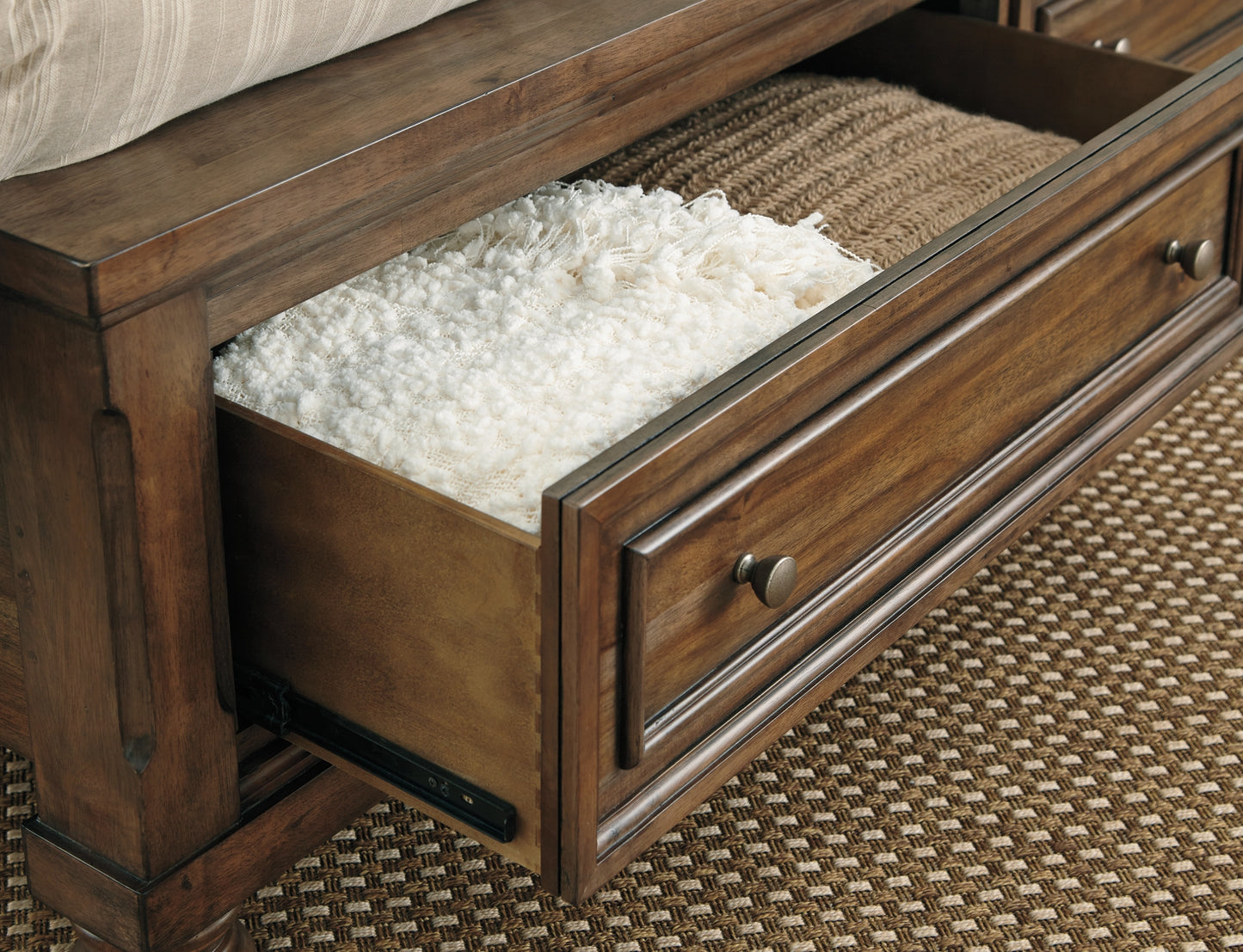 Flynnter Sleigh Bed With 2 Storage Drawers With Mirrored Dresser And 2 Nightstands