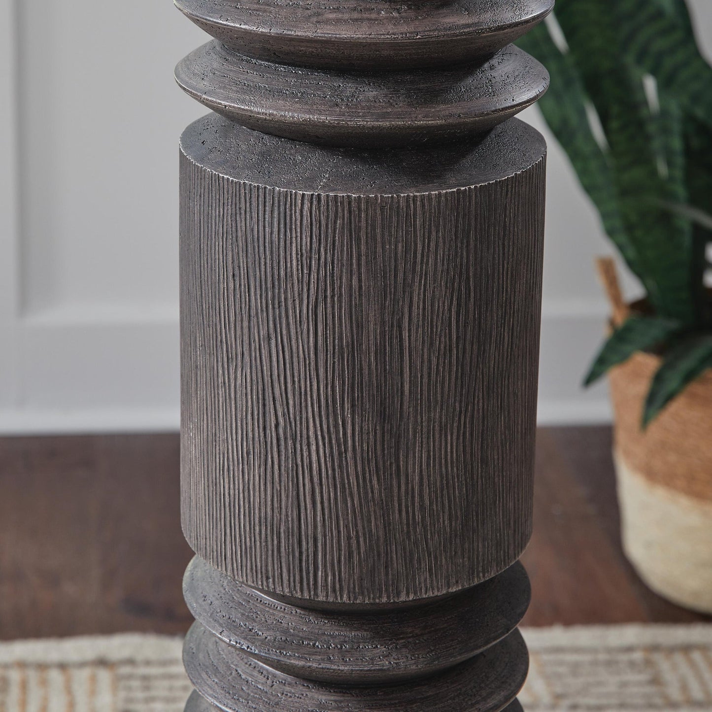 Fainwell Poly Floor Lamp (1/CN)