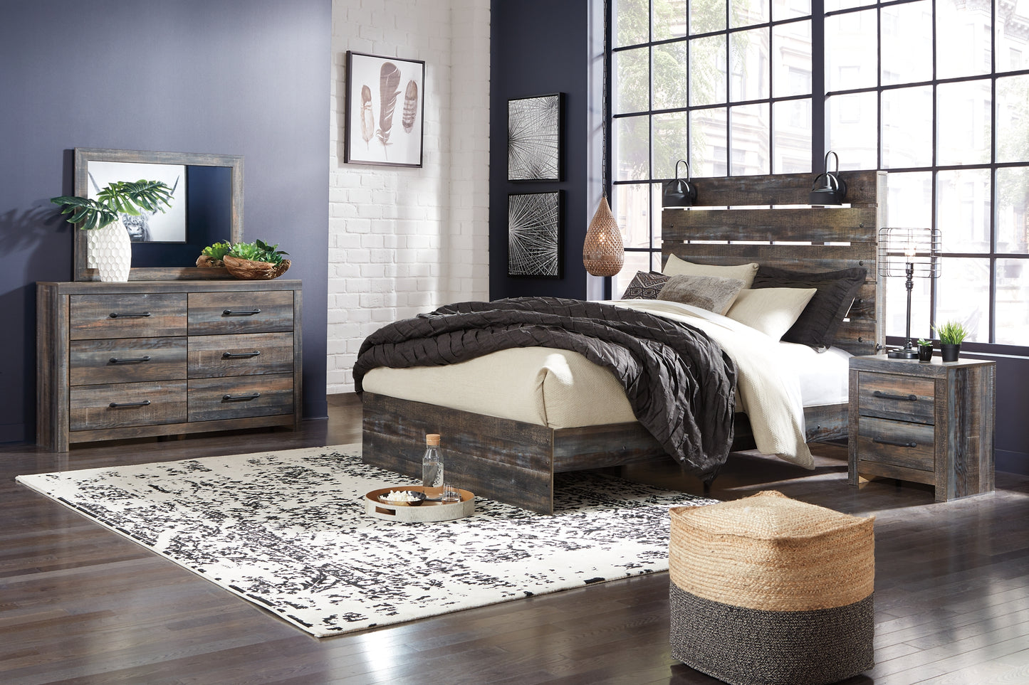 Drystan  Panel Bed With Mirrored Dresser, Chest And Nightstand