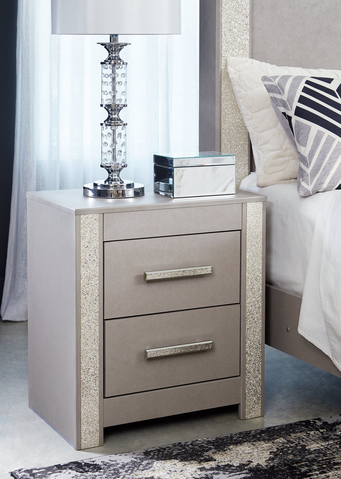 Surancha King Poster Bed with Mirrored Dresser and Nightstand